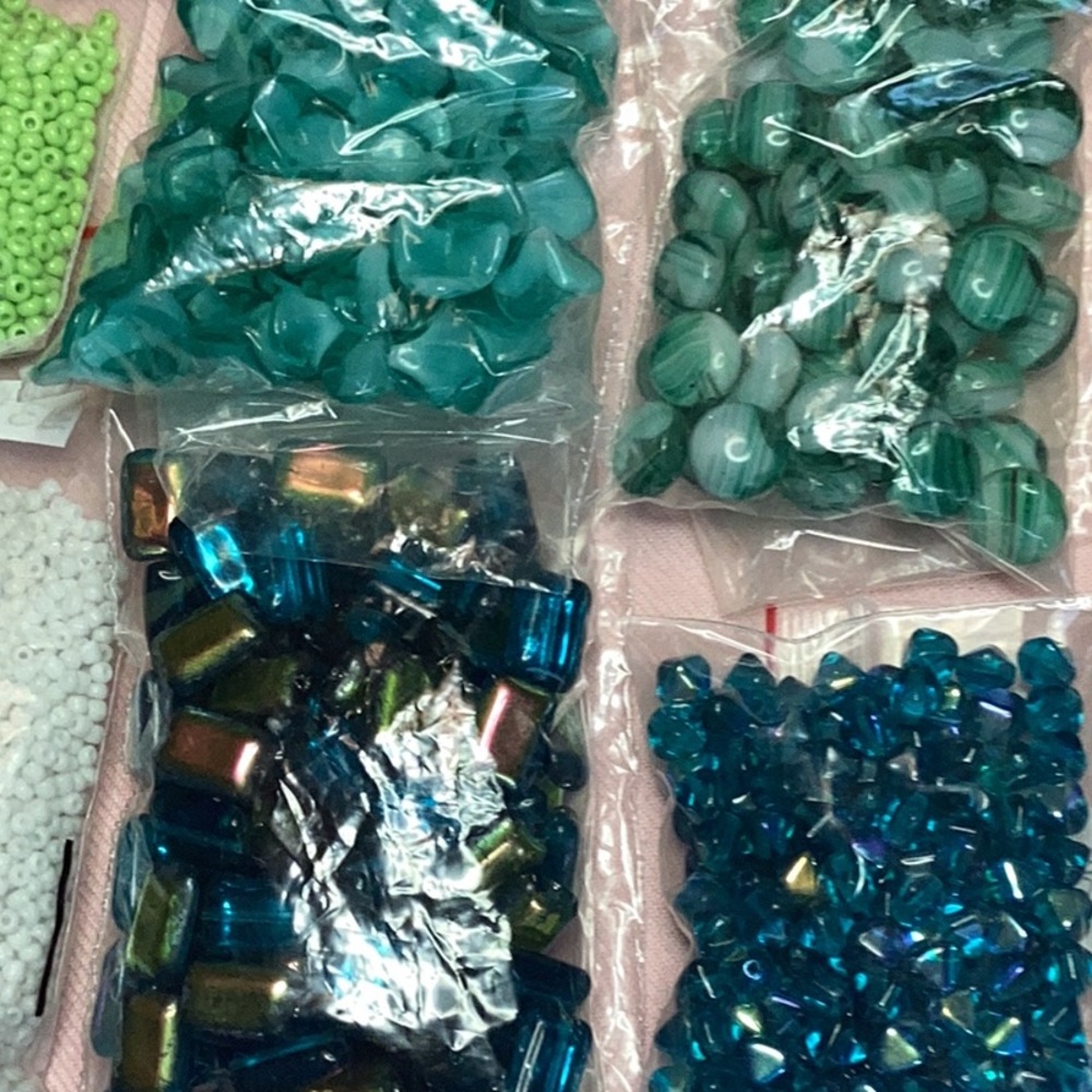 Lot #77 Jewelry Making Seed Beads, Glass, Ceramic & Shapes - Picture 4 of 8